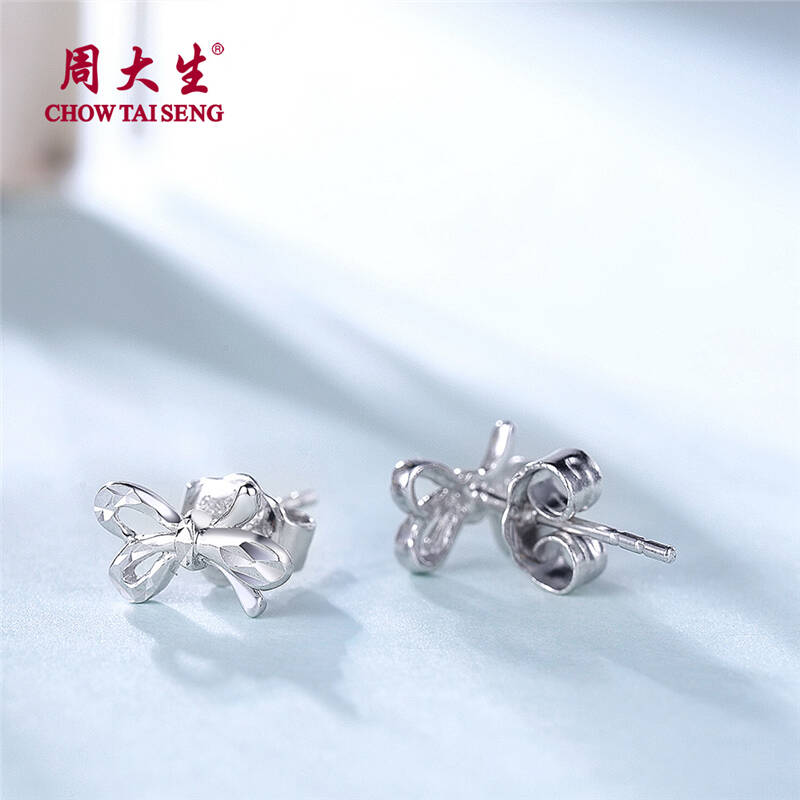 周大生 铂金耳钉 经典时尚 pt950耳钉 计价 含工费150