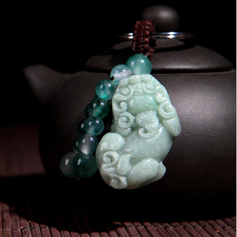 伟德国际男人戴什么翡翠挂件好 戴这两款翡翠挂件最好