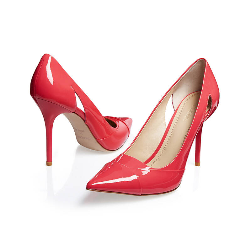 哥弟女鞋新款单鞋漆皮浅口尖头镂空细跟高跟鞋910154