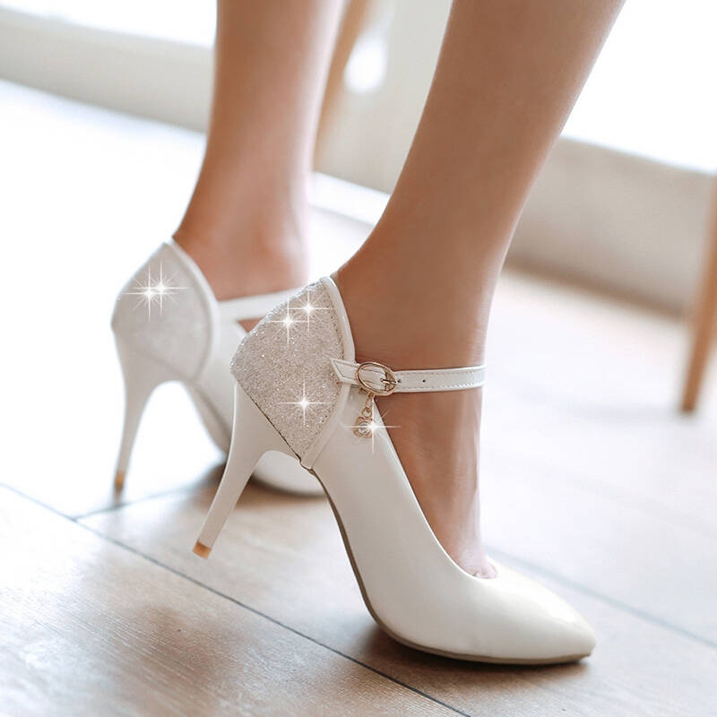 春季新款女鞋一字扣单鞋尖头纯色漆皮高跟鞋浅口细跟女士红色婚鞋