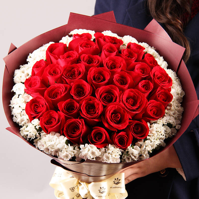 给生日送花女生,选花好?腿女生中间图片