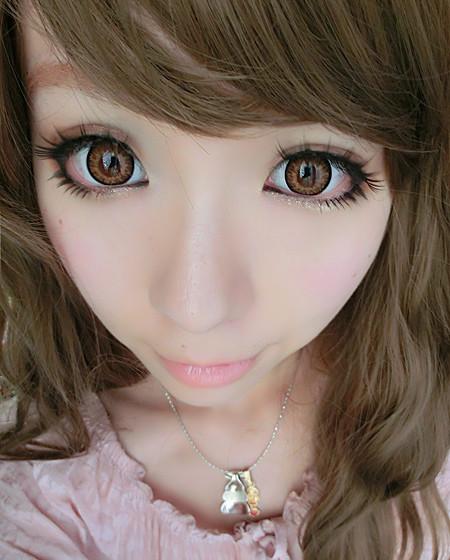 日本gal系大眼娃娃妆 超萌少女粉嫩妆容