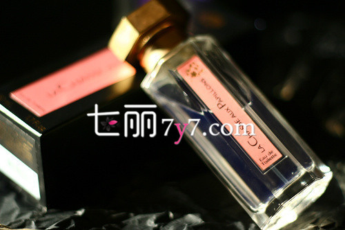 其中的mure et musc黑莓缪思香水,至今为止仍是法国巴黎最受欢迎的