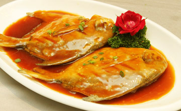 红烧宝宝:肉厚刺少,质嫩平鱼_土豆排骨用电饭煲炖营养食谱图片