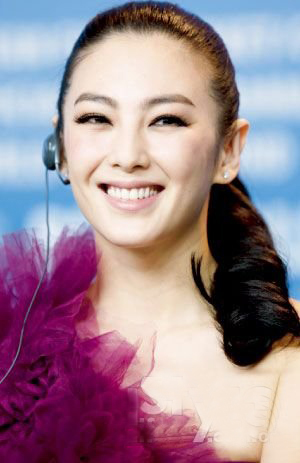 张雨绮 女明星侧麻花辫马尾辫发型图片大pk carly chaikin