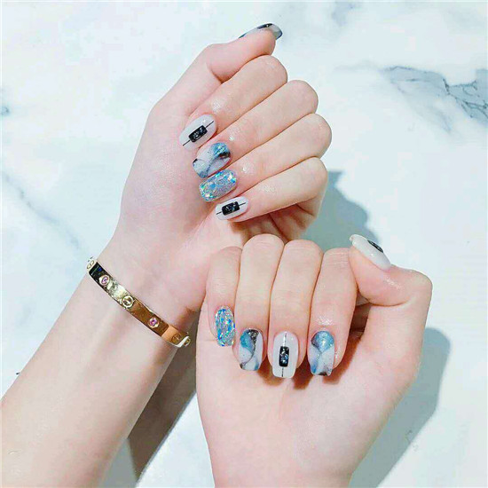 冬天蓝色美甲图片最适合冬季的蓝色美甲- 京东