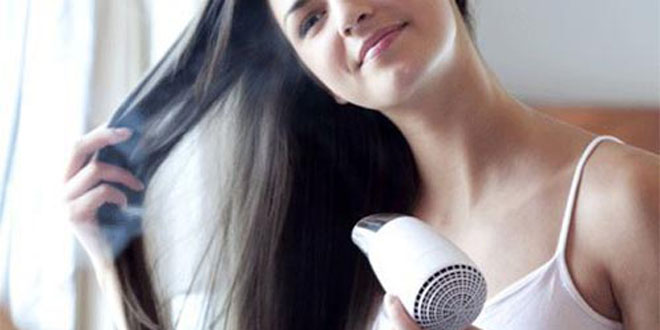 平时使用负离子吹风机,如想吹出柔顺自然的头发,最好掌握正确的