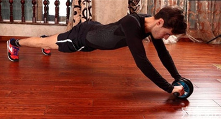 腹肌轮多久练出腹肌用腹肌轮练腹肌要多久才有