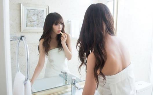 这样裹浴巾才不会掉哦- 京东