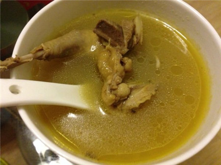 鸽子汤的功效与作用鸽子汤的功效与做法_鸽子汤的作用