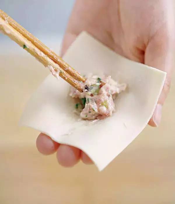 最简单馄饨的包法图片