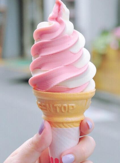 一个甜筒冰淇淋的热量是多少炭黑冰淇淋好吃吗