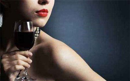 女人睡前喝红酒的好处女性睡前喝红酒有什么好处
