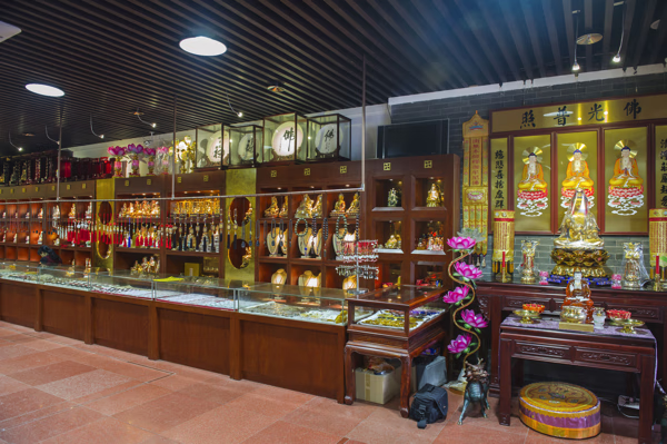 商铺隔壁是佛具店的风水佛具店门头真实效果图片