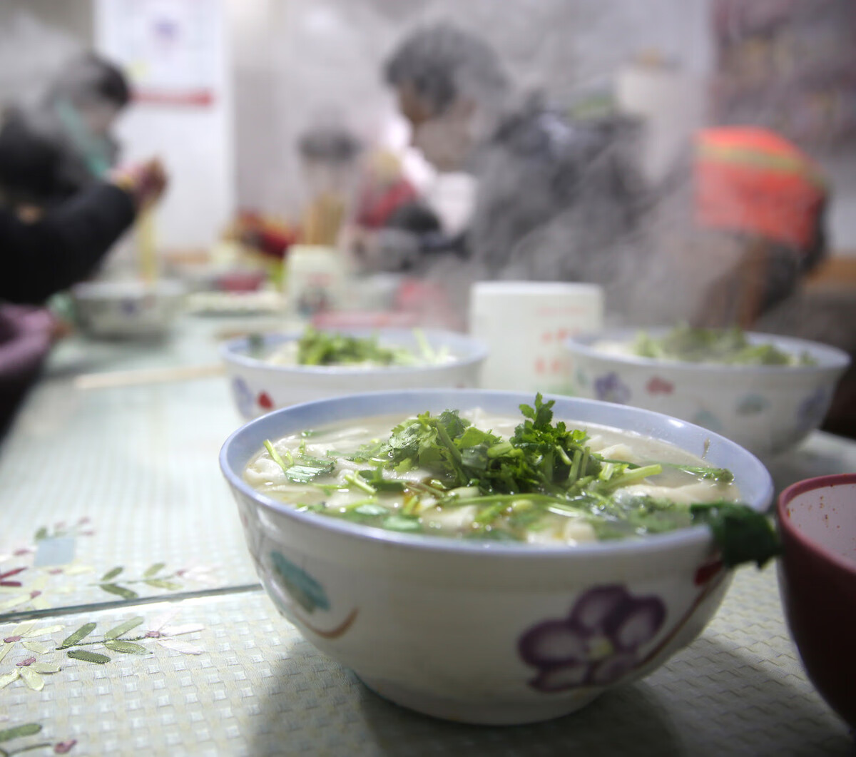 吃面条的说说朋友圈(吃面条的可爱图片)