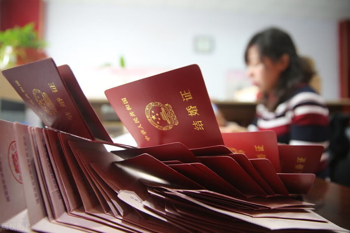 领结婚证都需要什么证明(领结婚证需要带些什么东西)