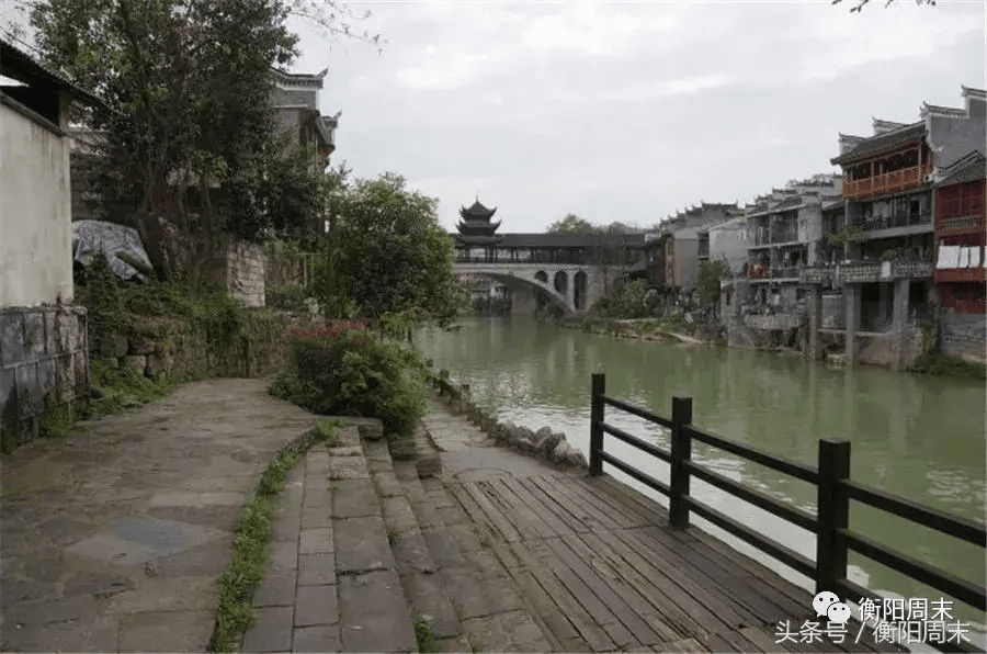 荷花地风水宝地(开莲花的风水宝地)