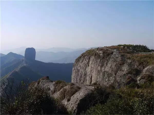 方山正门是哪个门(大门对山怎么化解)