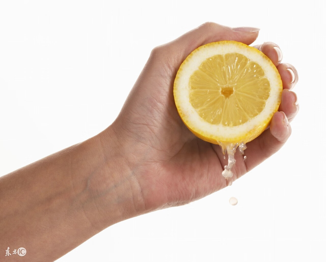 經常喝檸檬水有什么作用與功效(經常喝檸檬水有什么好處)