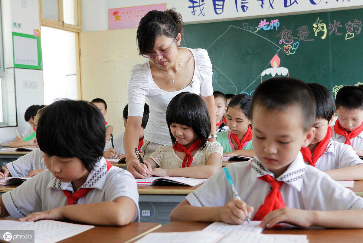 小学一年级学生期末优秀操行评语