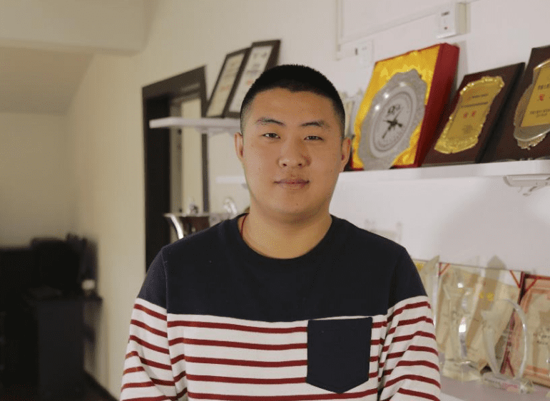 本名郎帅,现在是穿越火线比赛官方解说,属ag俱乐部旗下,据悉,70kg即将