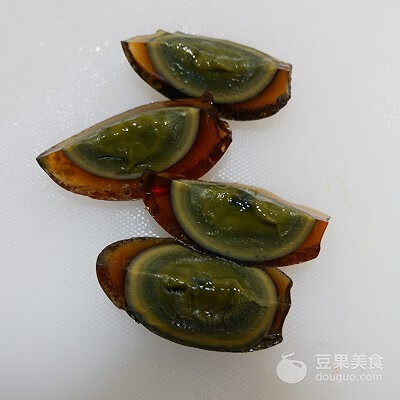 皮蛋凉拌的做法简单(皮蛋凉拌)