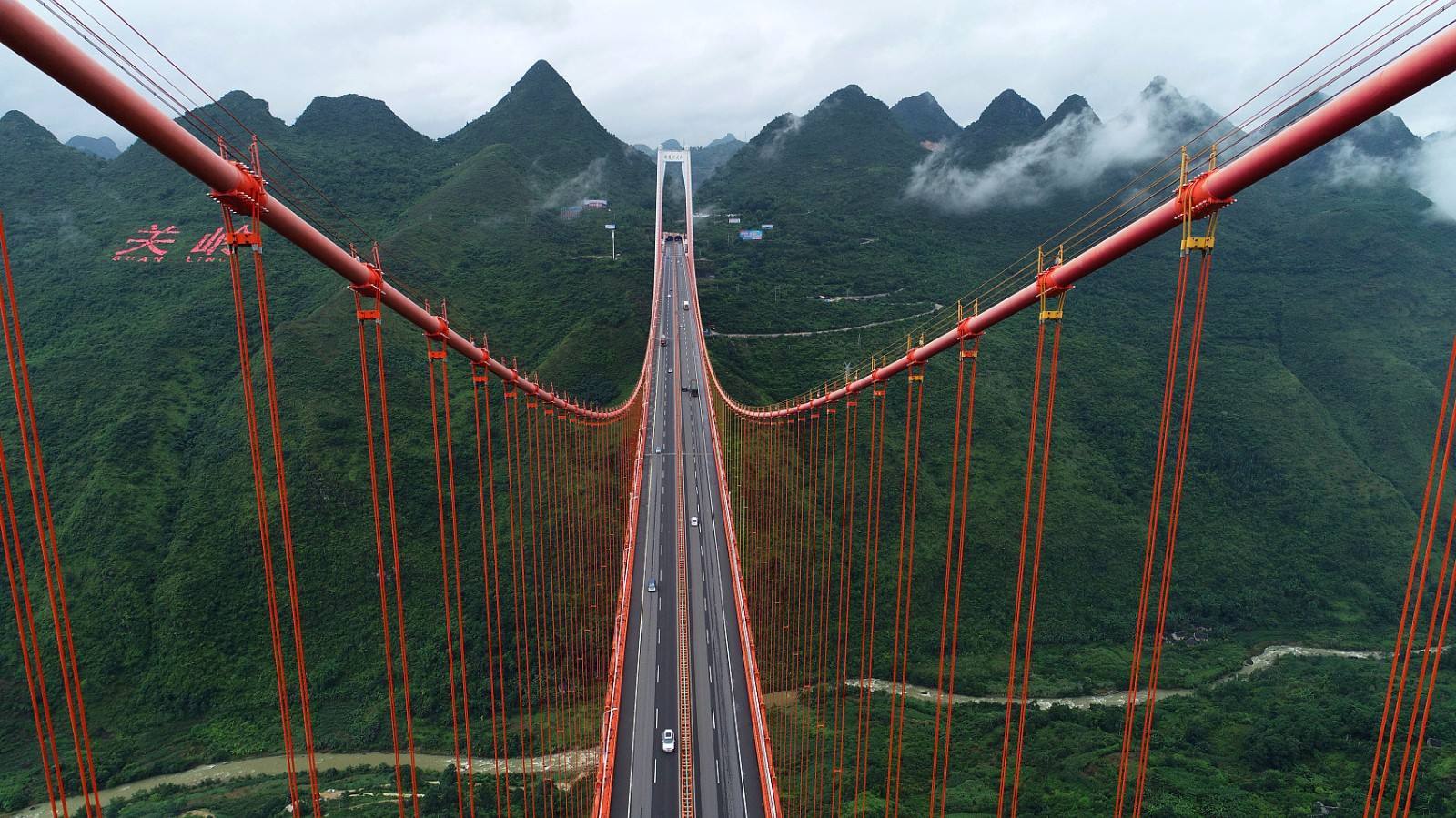 贵州大山里的大别墅(大山别墅的房子图片)