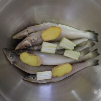 沙丁鱼怎么做好吃家常做法(沙丁鱼怎么炖好吃)
