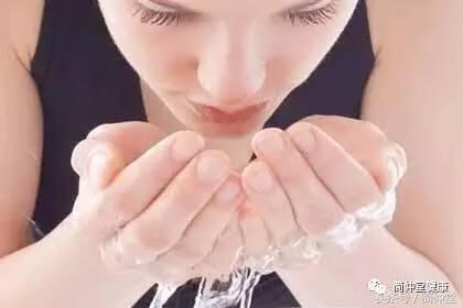 白糖洗脸有什么作用与功效(白糖可以用来洗脸吗)