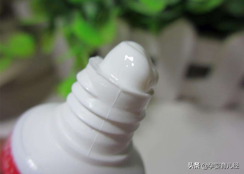 幼儿牙刷牙膏的选择(幼儿刷牙的正确方法步骤)