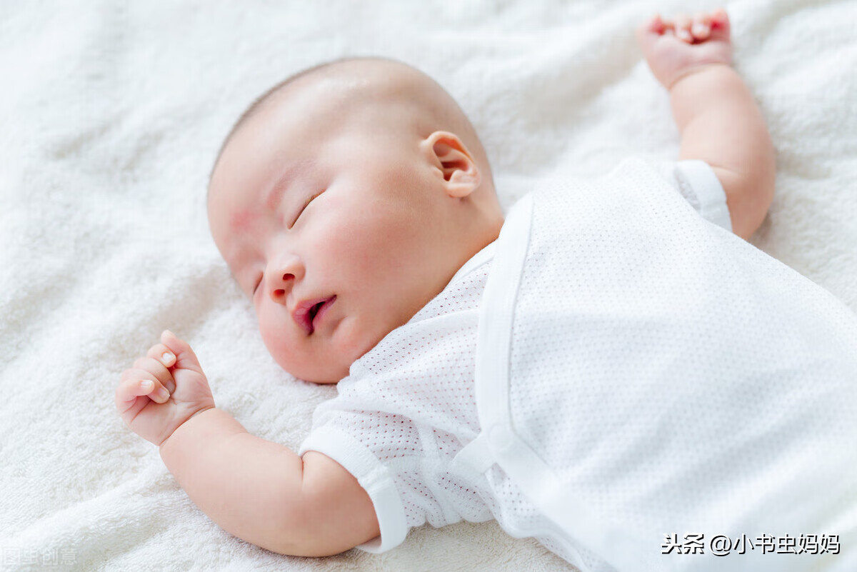婴儿睡觉(宝宝睡觉时)