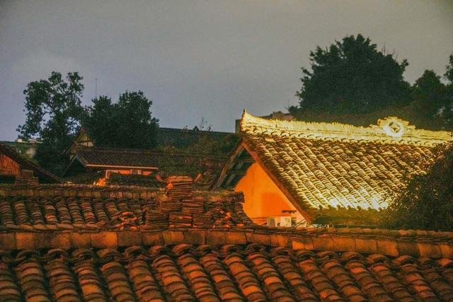 三面环山四面环水的风水(三面环山一面环水叫什么)