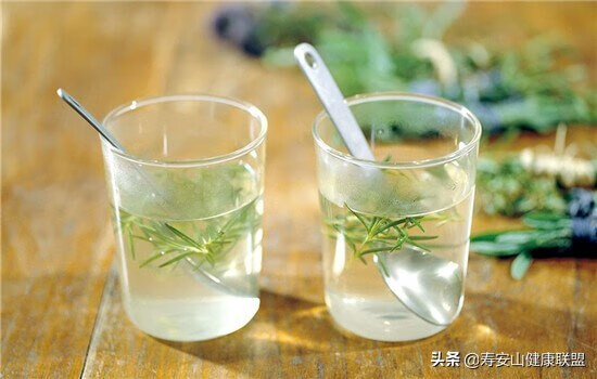 迷迭香精油的功效与作用及使用方法