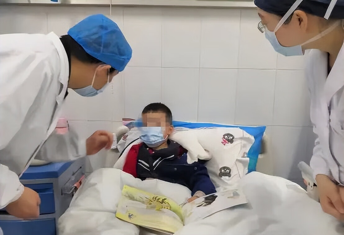 突然耳朵痛是什么原因(耳朵外廓痛是什么原因)