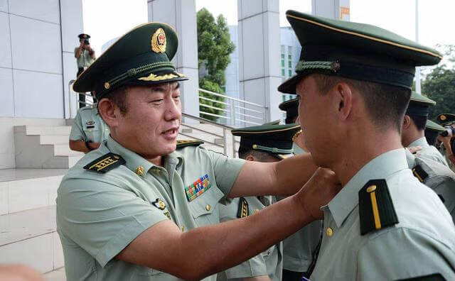 大学生当兵真的好吗(在校大学生当兵的利弊)