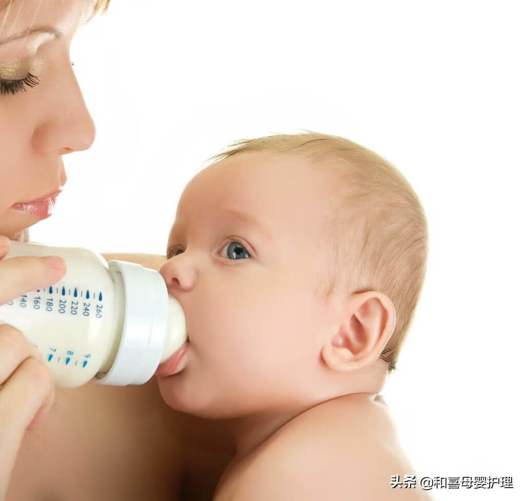 宝宝吃奶粉过敏的症状(婴儿吃奶粉过敏症状)