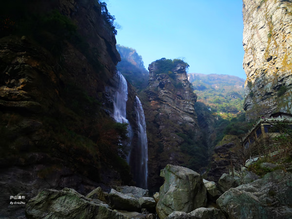 《望庐山瀑布》所在地——星子县秀峰景区,而不是三叠泉瀑布,因为当年