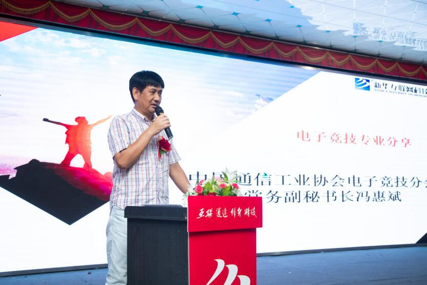 长沙新华电脑学院院长刘雄结合当下的就业环境和未来世界的发展趋势