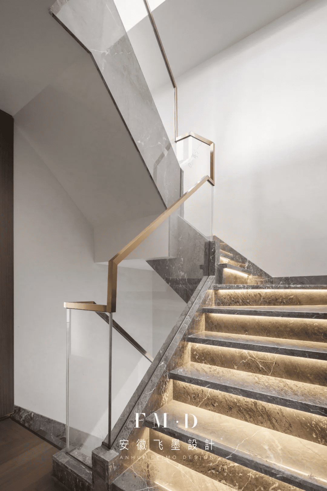 楼梯对柱子风水好吗?(门面中间有柱子风水好不好)