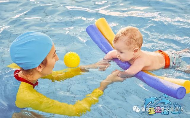 婴儿游泳的好处和功效(婴儿经常游泳对身体好吗)