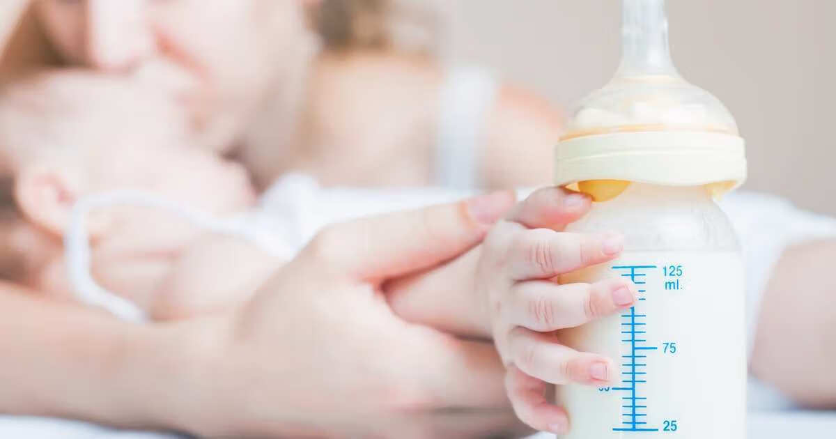 新生兒吃奶粉幾個小時喂一次(新生兒多久喂一次奶粉)