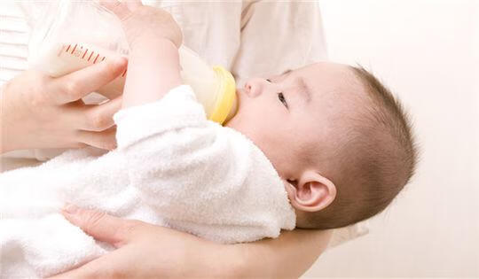 母乳保存时间和方法(母乳存放条件及时间)