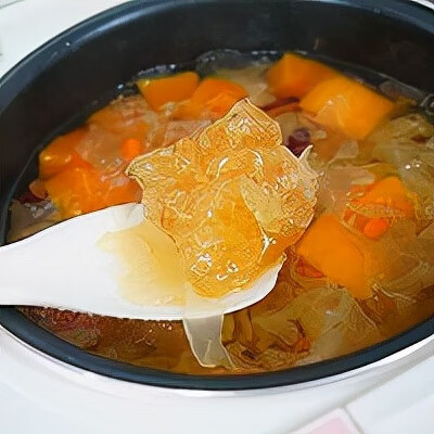 银耳汤可以丰胸吗?(银耳莲子汤能丰胸吗)