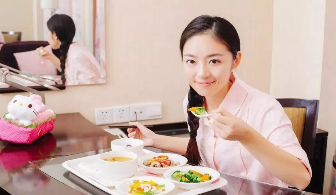 产后月经10天了还没干净怎么办(月经10天还不干净怎么回事)