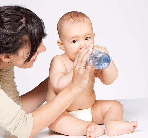 婴儿不爱喝水怎么办?(儿子不爱喝水怎么办)