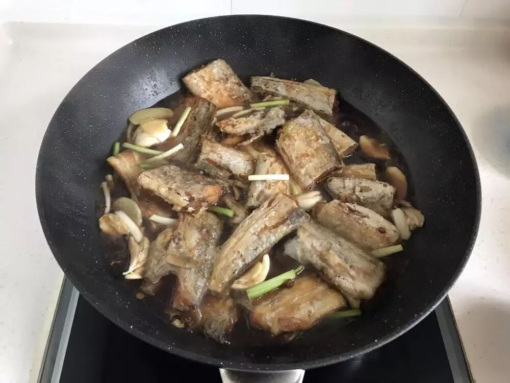 糖醋带鱼的家常做法一(糖醋带鱼的做法大全)
