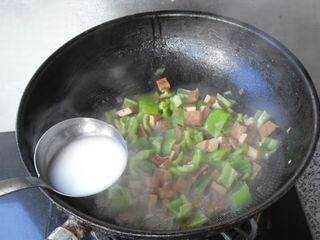 青椒炒豆腐干做法(青椒豆腐干的做法)