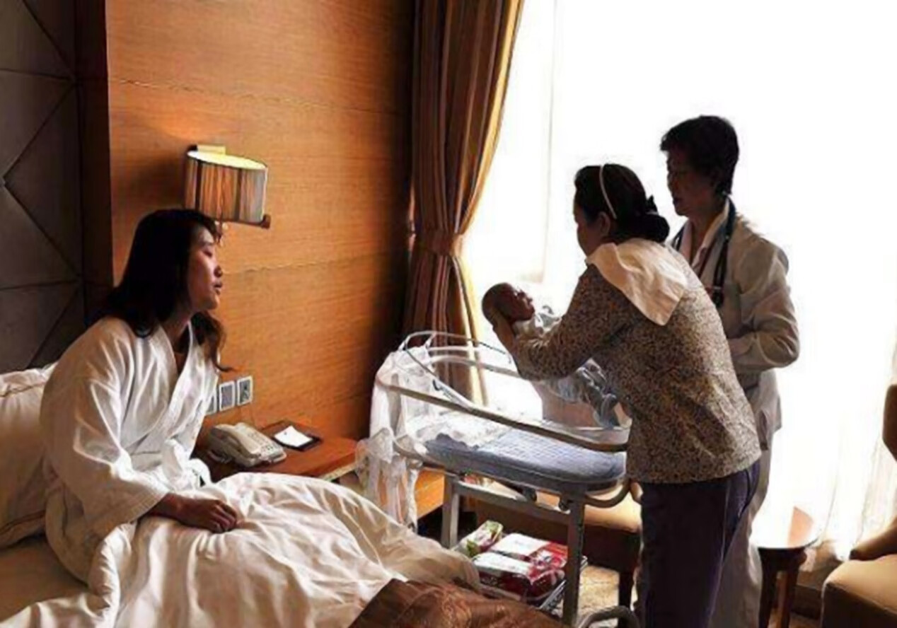 产后月经10天了还没干净怎么办(月经10天还不干净怎么回事)