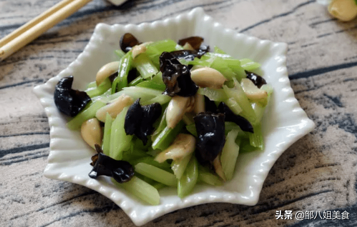 在例假期间吃什么可以减肥(月经期间减肥吃什么最好)