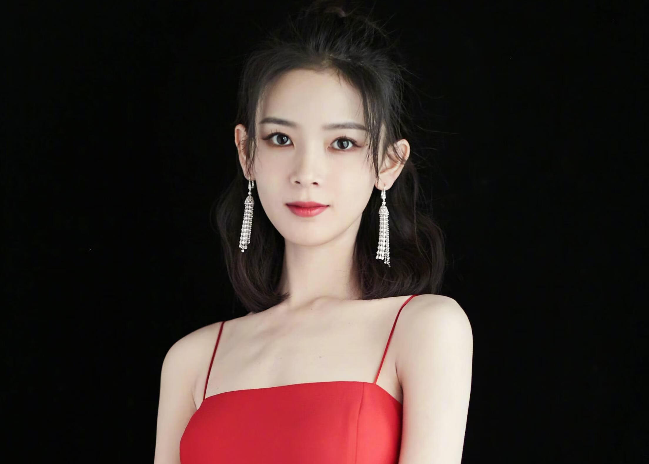 赵露思1998年11月9日出生于四川成都,中国内地女演员,就读于中国台湾